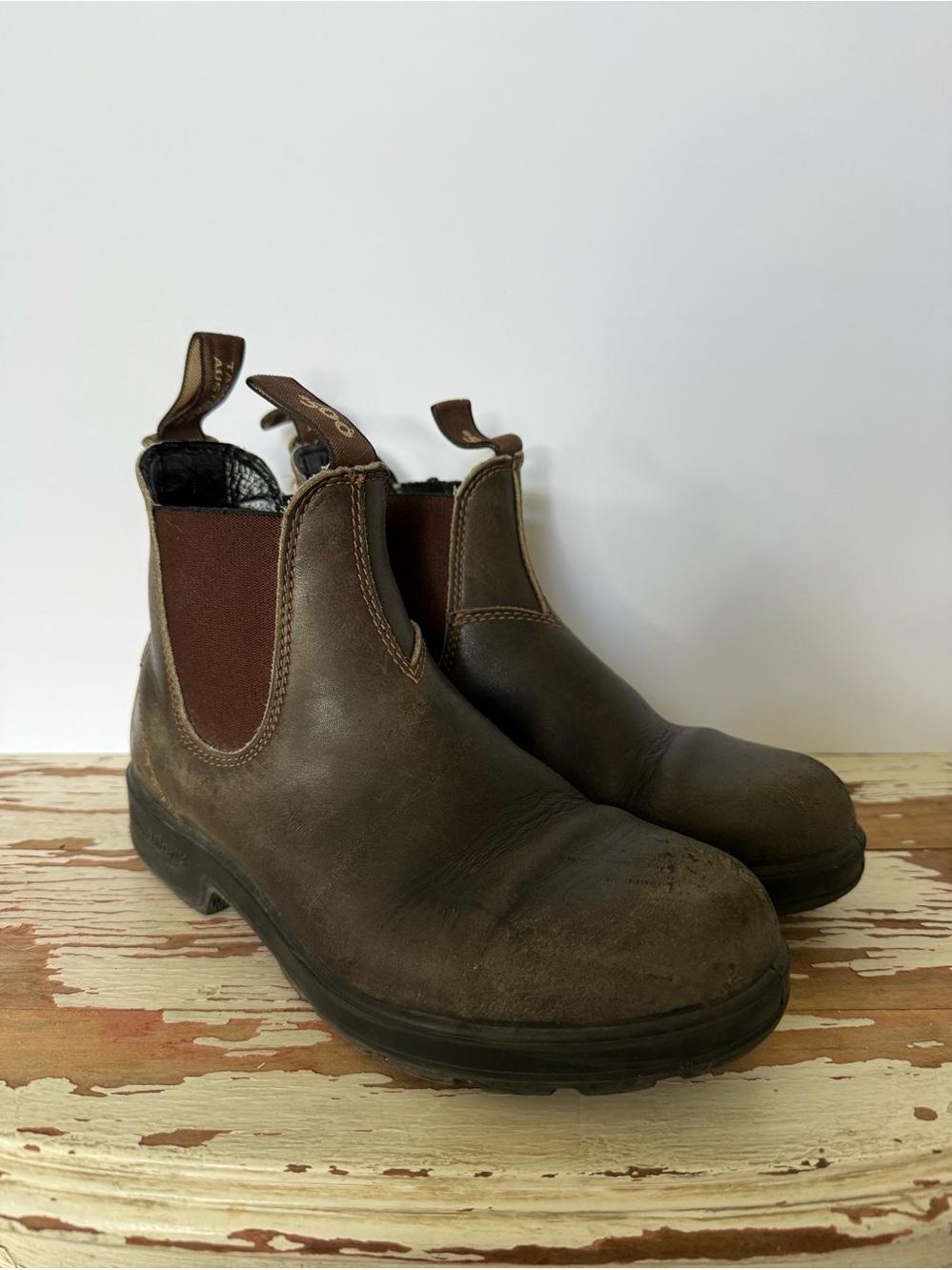 Blundstone Classic Chelsea Boots (WOMENS SIZE 8)